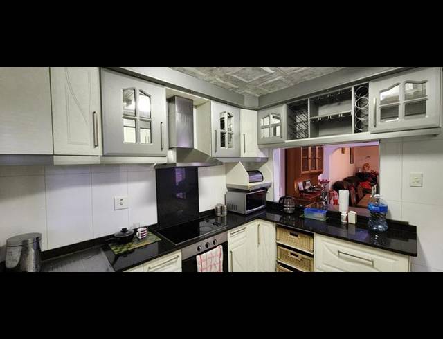 3 BEDROOM HOUSE FOR SALE IN WESTCLIFF